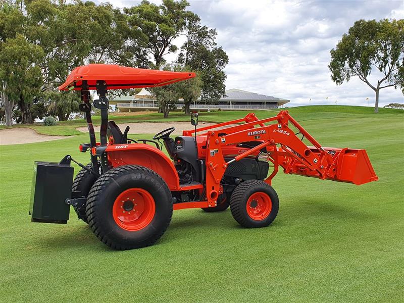 Photo 3. Kubota Premium L40 tractor