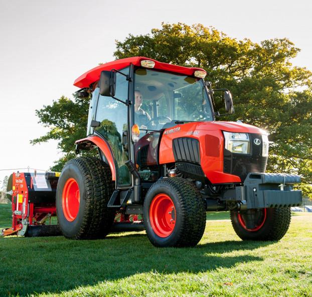 Photo 4. Kubota Premium L40 tractor