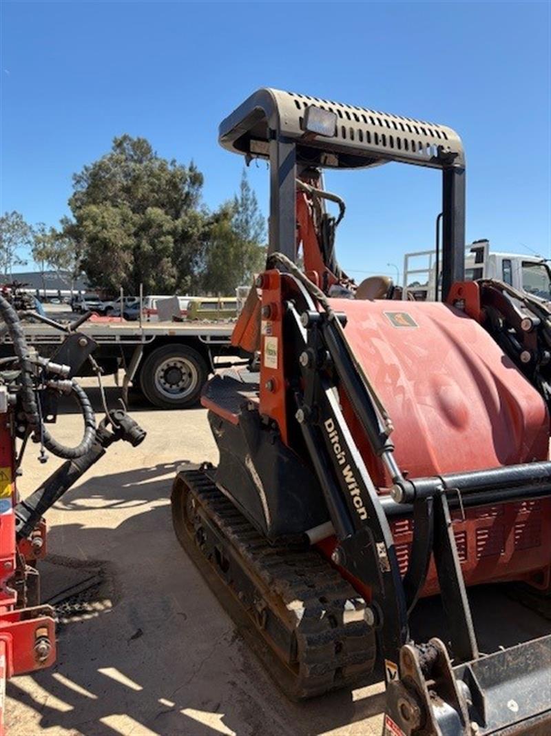 Photo 4. Ditch Witch TX-1600 backhoe loader