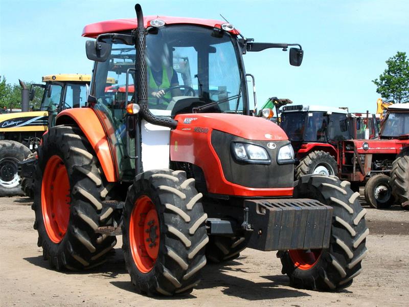 Photo 5. Kubota M8540 Standard ROPS & CAB tractor