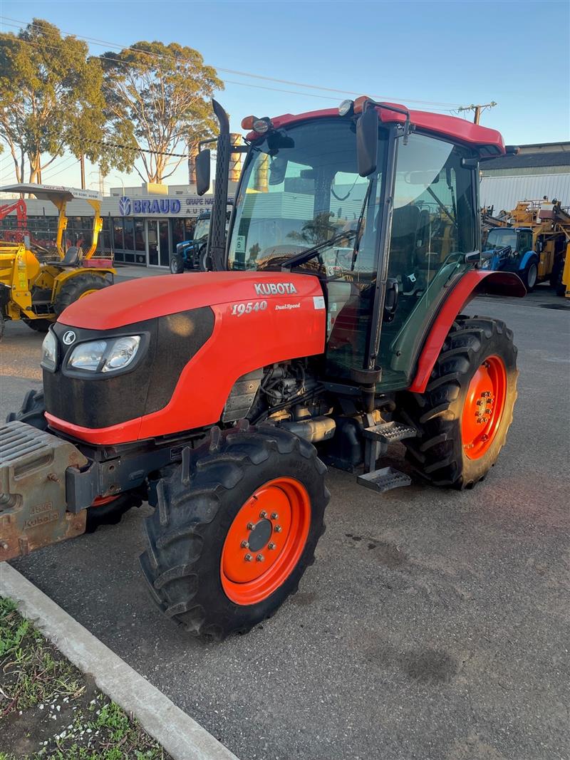 Photo 2. Used Kubota Tractor M9540 DHC -DC