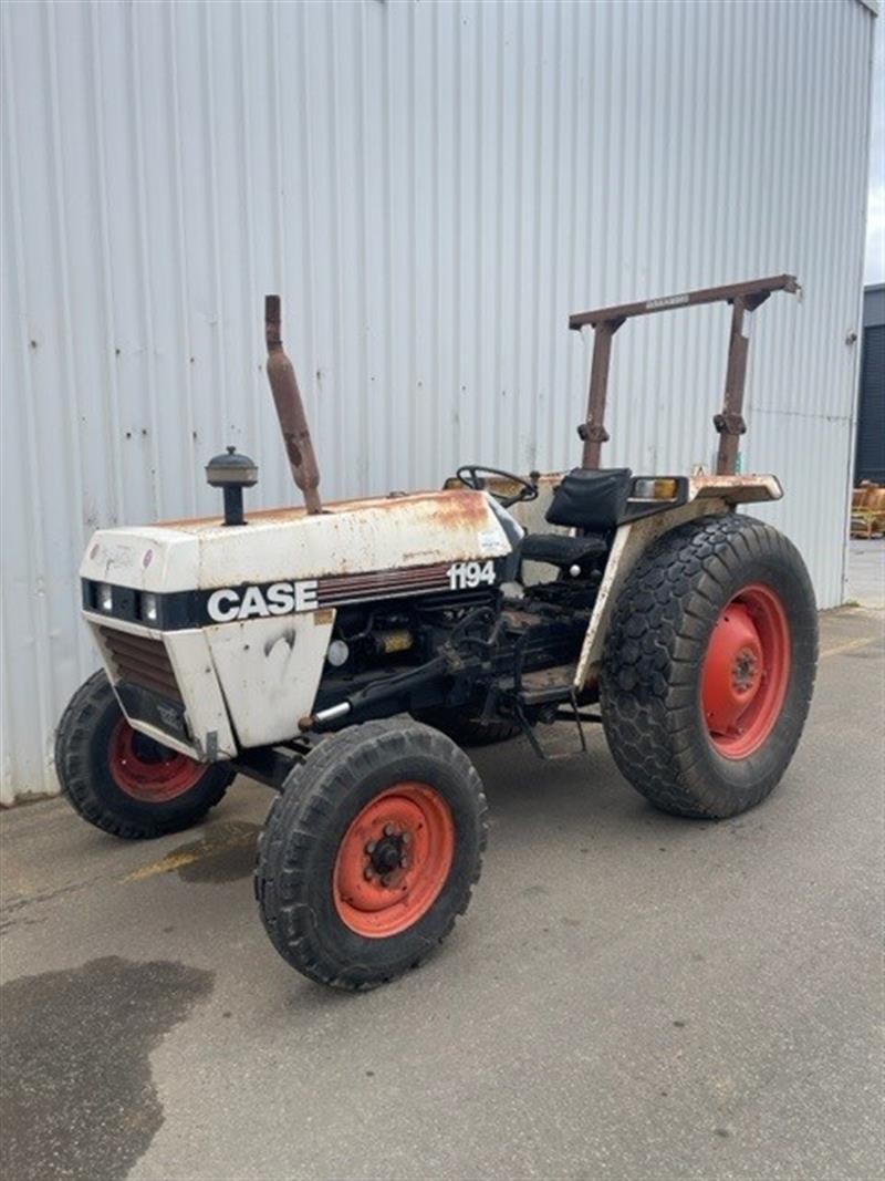 Photo 3. Case Tractor 1194