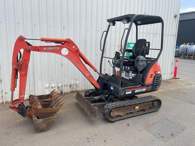 Photo 3. Kubota KX 41-3V Excavator