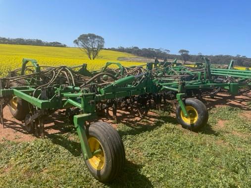 Photo 1. John Deere 1870 Conserva Pak Bar