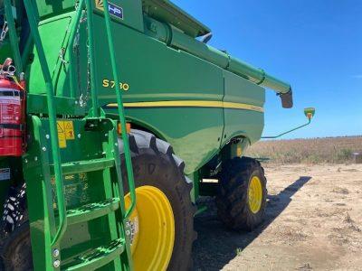 Photo 3. John Deere S780 combine harvester