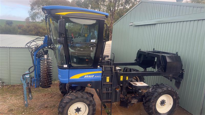 Photo 3. 9090XA Destemmer Braud New Holland 