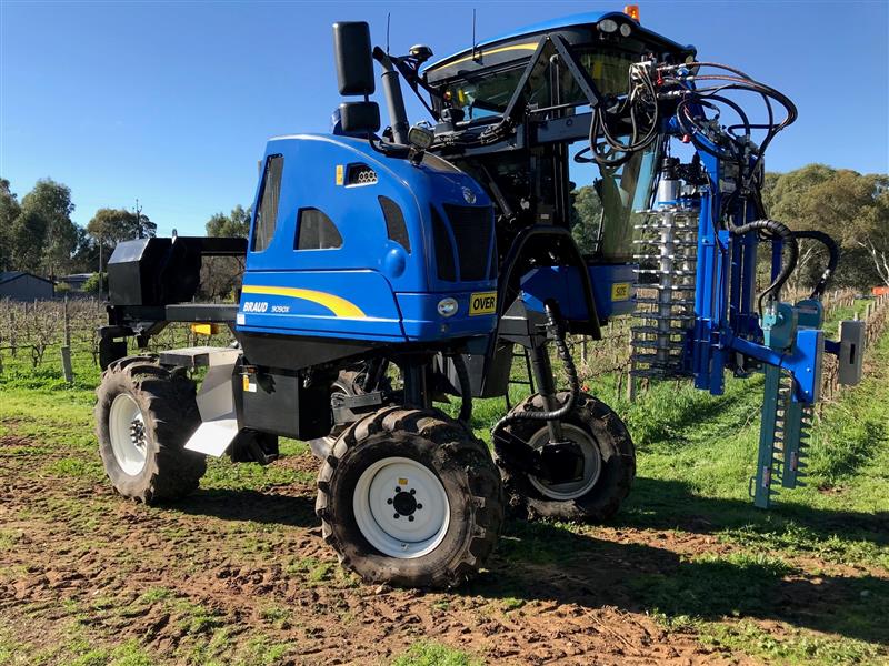 Photo 4. 9090XA Destemmer Braud New Holland 