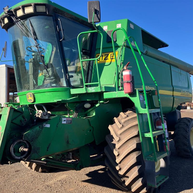 Photo 2. John Deere 9760 STS combine harvester