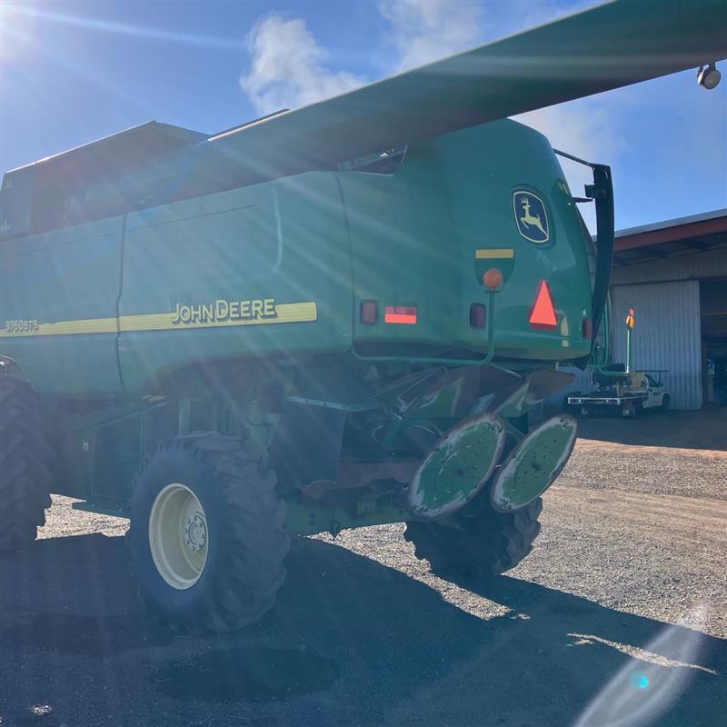 Photo 4. John Deere 9760 STS combine harvester