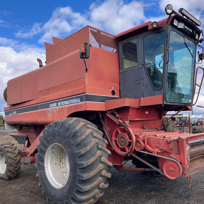 Case IH 1688 combine harvester