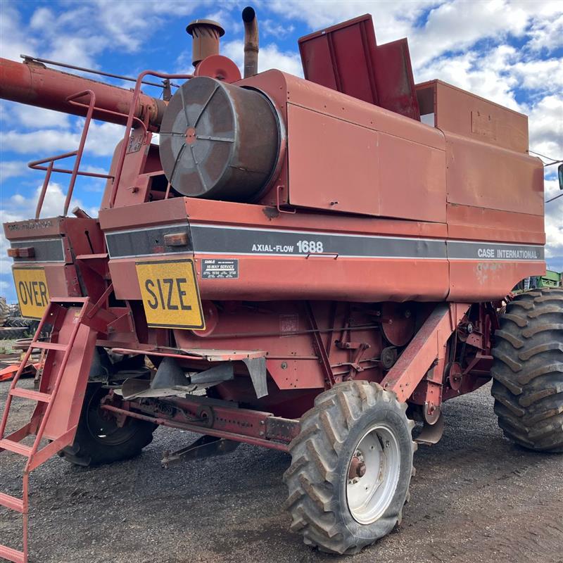 Photo 3. Case IH 1688 combine harvester