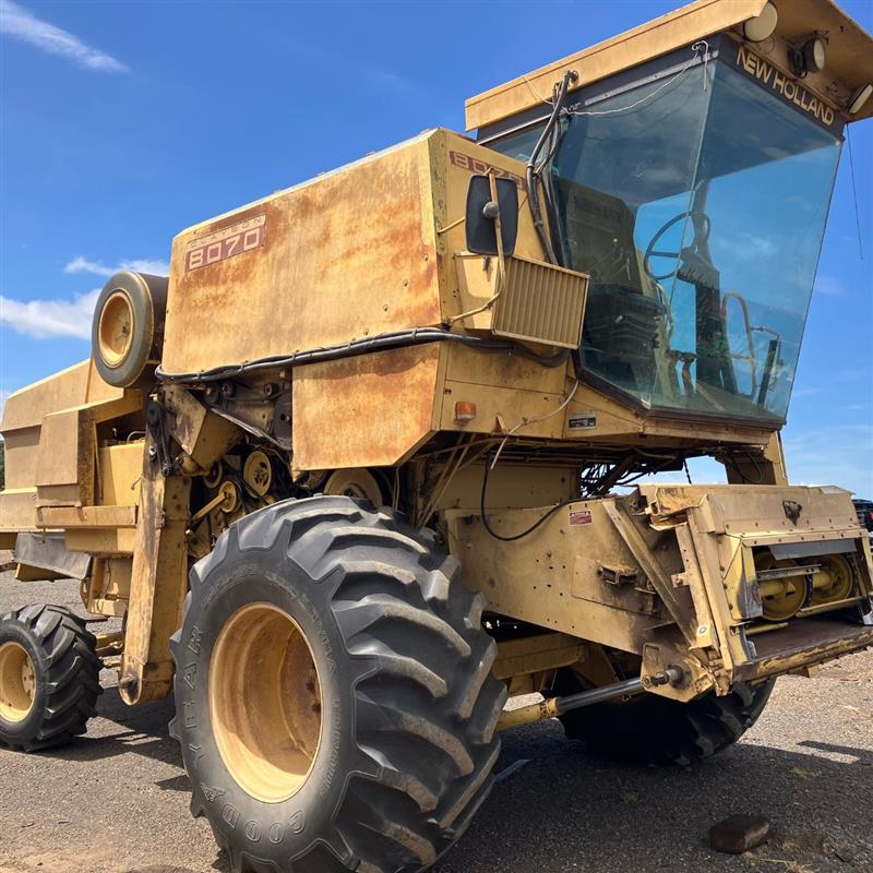 New Holland 8070 Combine Harvester