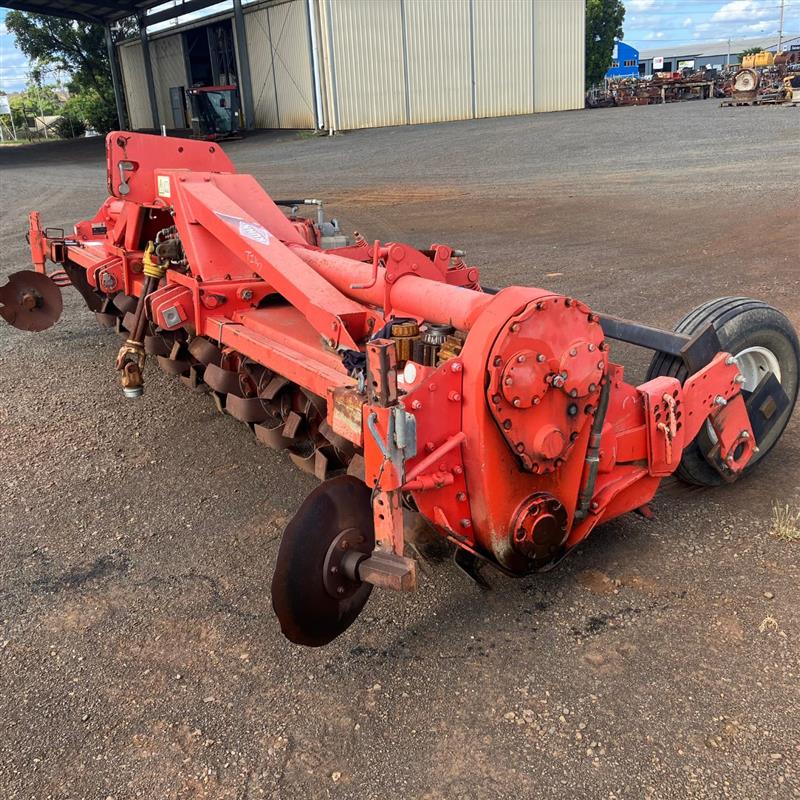 Photo 1. Kuhn EL282-450 Rotary Hoe