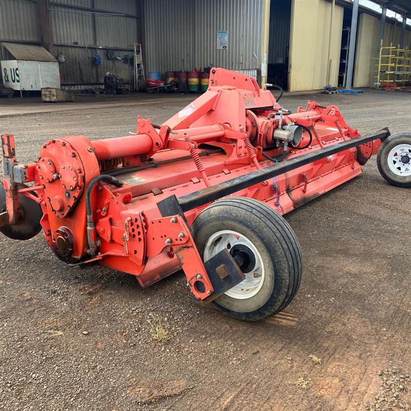 Photo 2. Kuhn EL282-450 Rotary Hoe