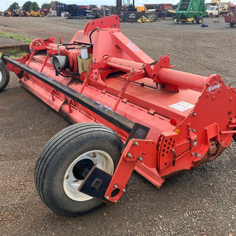 Photo 3. Kuhn EL282-450 Rotary Hoe