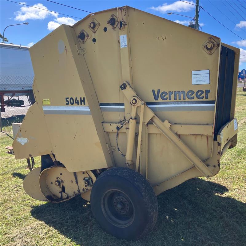 Photo 2. Vermeer 504H Baler