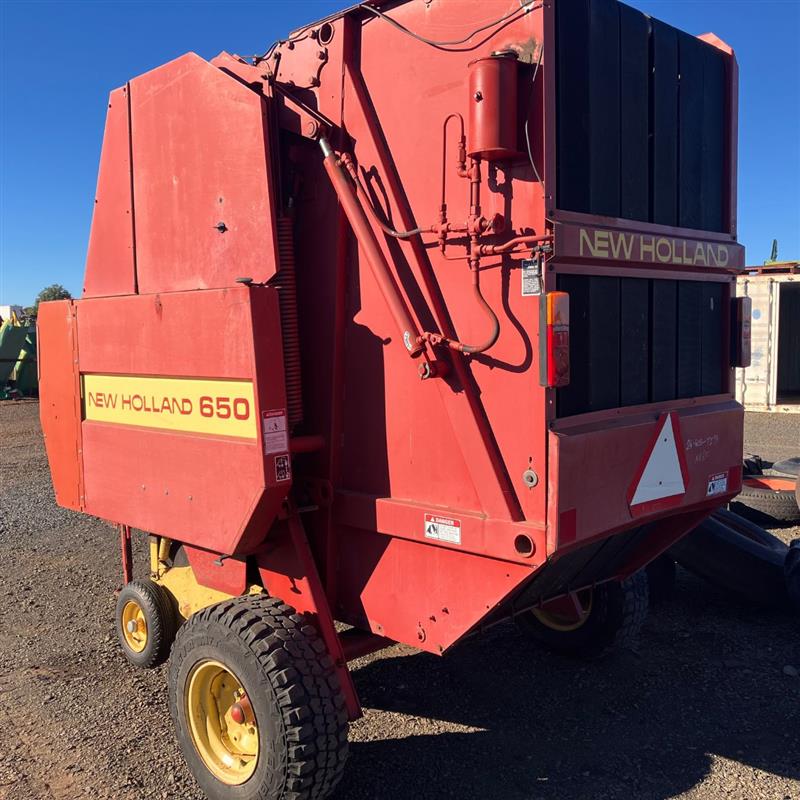 New Holland 650 Baler