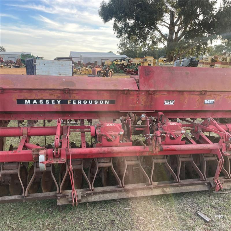 Photo 2. Massey Ferguson 56 Combine Seeder