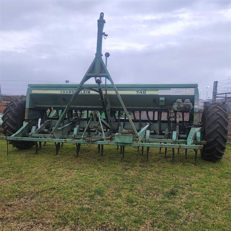 Chamberlain 764 Combine