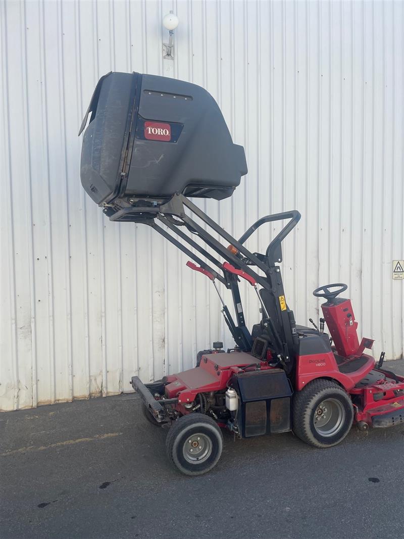 Photo 4. Toro Proline 800H Mower