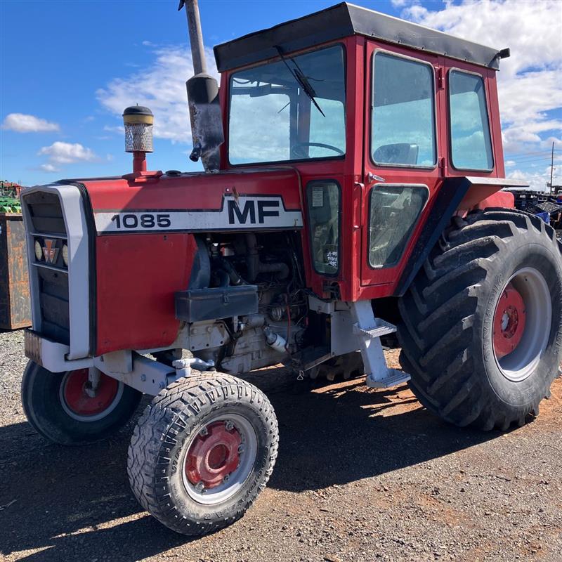 Photo 1. Massey Ferguson 1085 Tractor