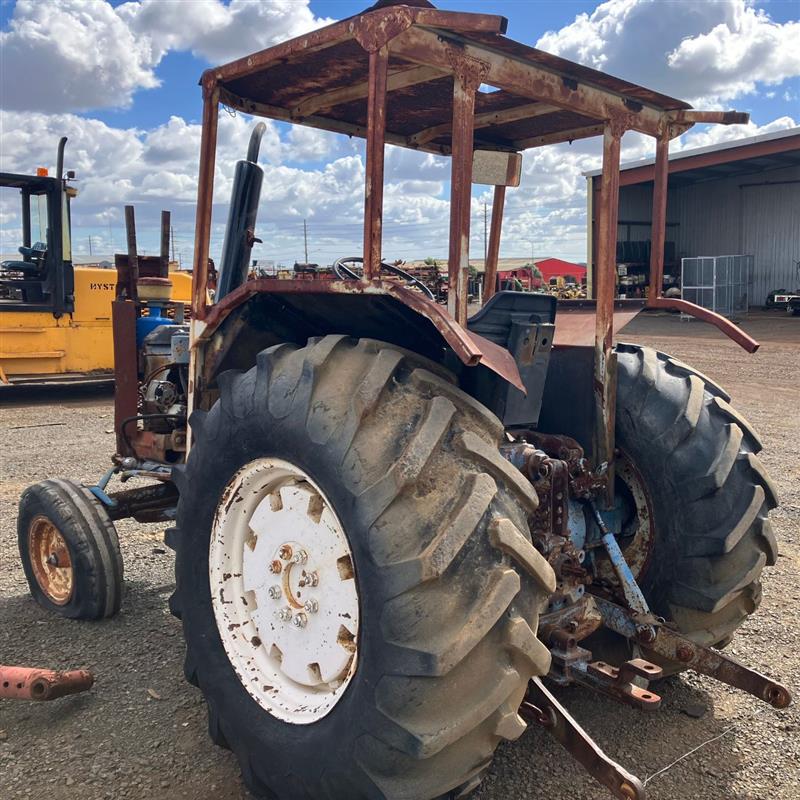 Photo 4. Ford 5000 Tractor