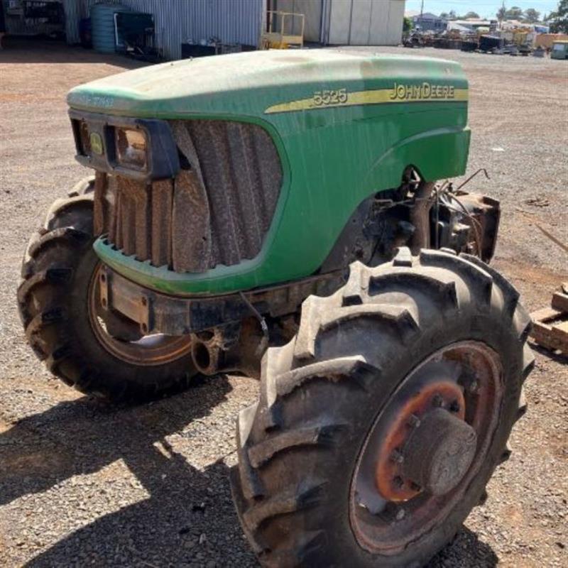 John Deere 5525 tractor
