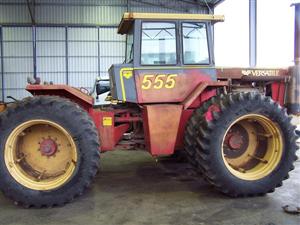 Versatile 555 tractor Wrecking