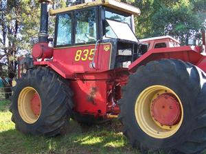 Versatile 835 tractor Wrecking